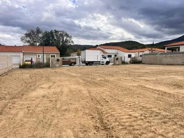 TERRAIN A BATIR - PROCHE ESPAGNE