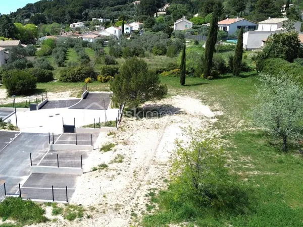 Terrain 485 m²
