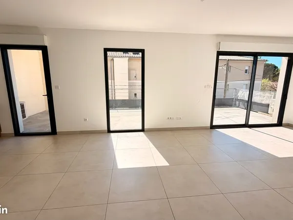 Appartement 2 chambres, terrasse de 30 m2 et 2 places de parking