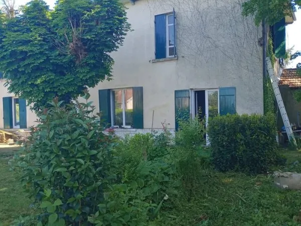 Grande maison, très lumineuse, 5 chambres, garage.