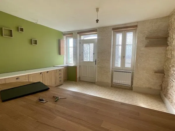 Maison de ville 2 pièces Mieux qu'un appartement LA CHARITE SUR LOIRE proche Nevers