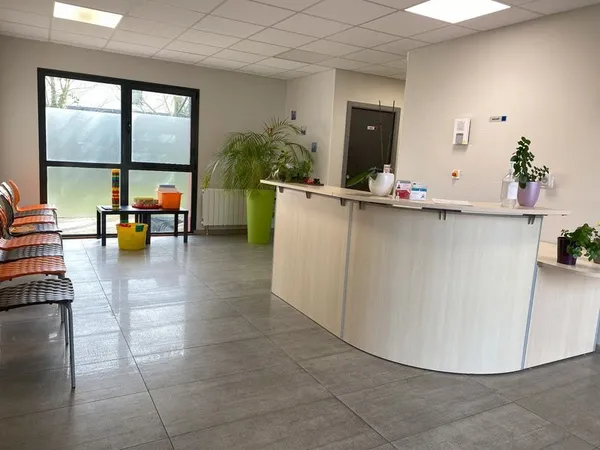 Local 7 pièces 337 m²