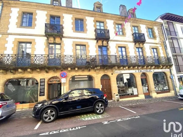 Immeuble commercial 100 m²