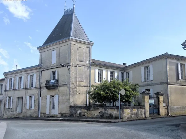 Vente | Maison en pierre | 9p | 6ch | 272.11 m² | Naujan-et-Postiac | Expo Sud | Balcon · Jardin