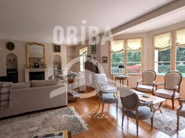 Maison 9 pièces 275 m²