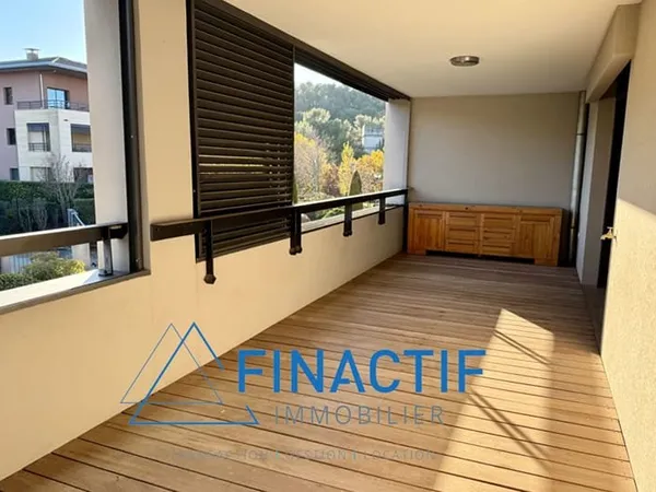 Aix en P. - Appartement T3 - Double séjour - Terrasse 20 m2 - Calme - Expo sud -