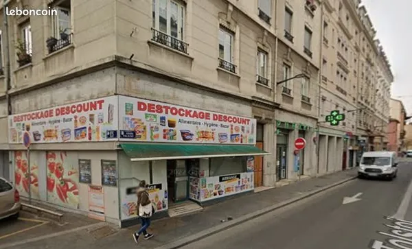 Local commercial 160 m² - Villeurbanne - Angle de rue - Direct propriétaire