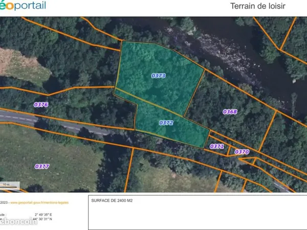 Terrain de loisir en bordure de la rivière "le Lot"