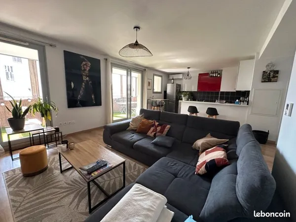 Appartement T4 - 90 m² + terrasse 20 m² - Bordeaux Quais (Hangar 19)