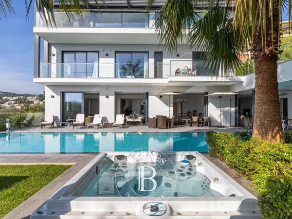 HAUTEURS DE CANNES - PROPRIETE CONTEMPORAINE - 6 CHAMBRES