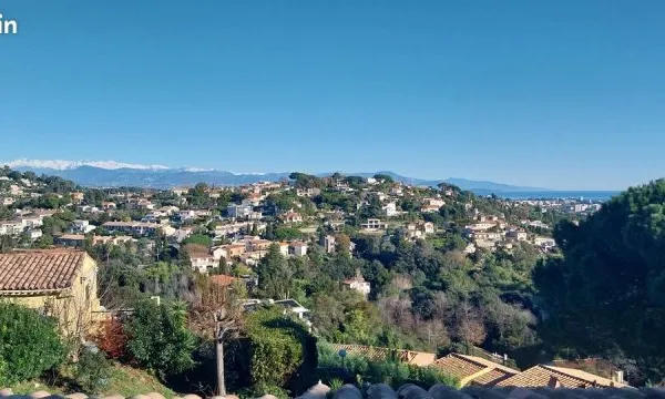 Super Cannes : 3P de 56m² avec vue panoramique, terrasse, loggia et piscine