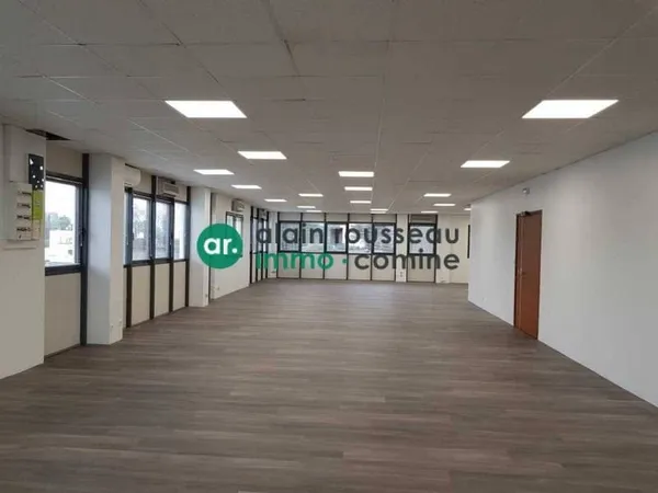 Bureau 210 m²