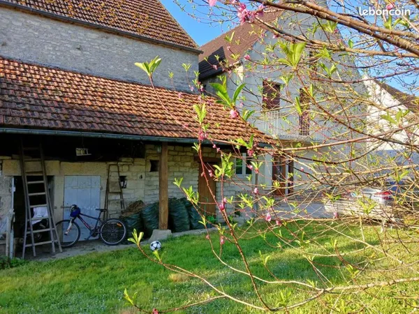Maison ancienne 6 pièces avec jardin