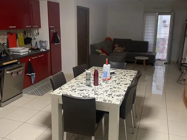Bel appartement lumineux avec terrasse et parking - idéal pour une famille ou un couple