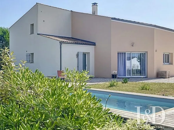 Maison contemporaine 141 m² sur terrain paysagé de 2604 m² av