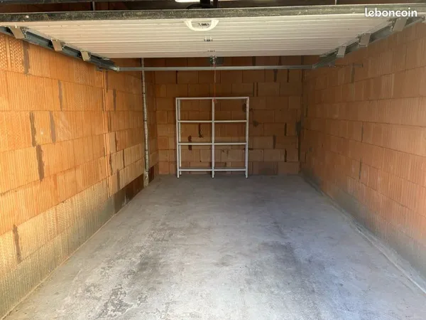 Stationnement Location Segré-en-Anjou Bleu   85€
