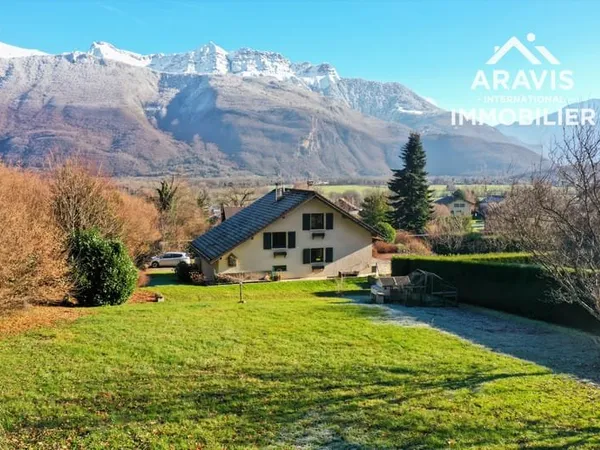 Maison avec piscine et vue splendide