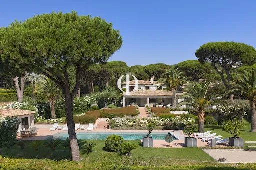 Villa 9 pièces 453 m²