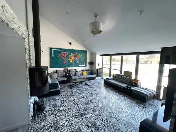 Maison 10 pièces 275 m²