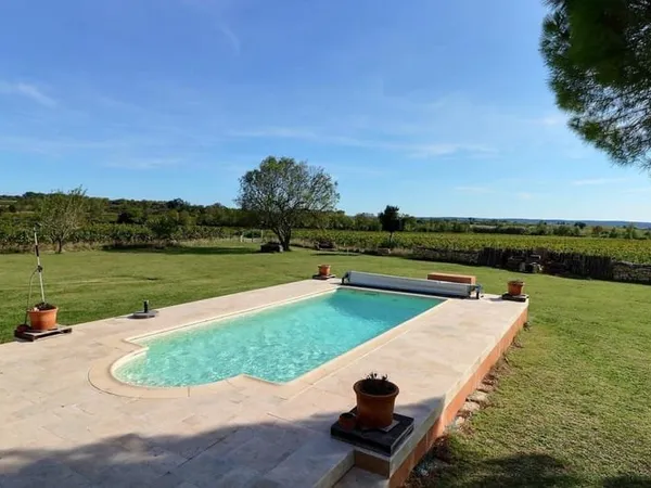Villa avec piscine, vue dégagée et jardin de 3000m2