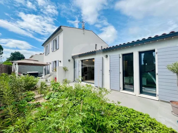 Jolie maison moderne avec piscine à Maussane-les-Alpilles