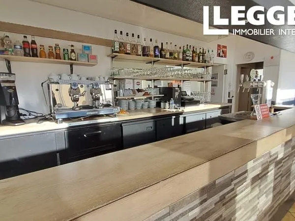 Une propriété résidentielle magnifiquement entretenue pour y vivre et une entreprise florissante pou