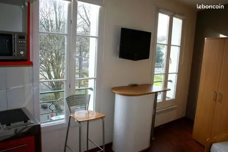 Studio meublé très bien situé en hypercentre au 86 rue de Geôle (éligible APL)
