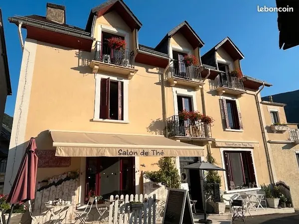 Grande maison de famille au coeur d'un petit village très calme près de Luz St Sauveur