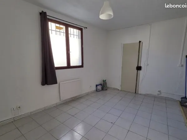 Studio 22 m2 non meuble a louer
