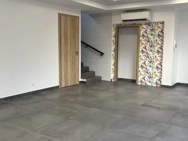 Local commercial 140 m²