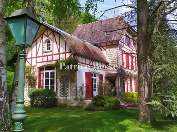 Entre L'Isle-Adam et Auvers-sur-Oise, une maison de maître de style anglo-normand, ouverte sur la na