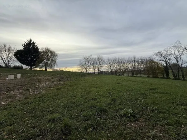 CONFRANCON - Terrain à bâtir