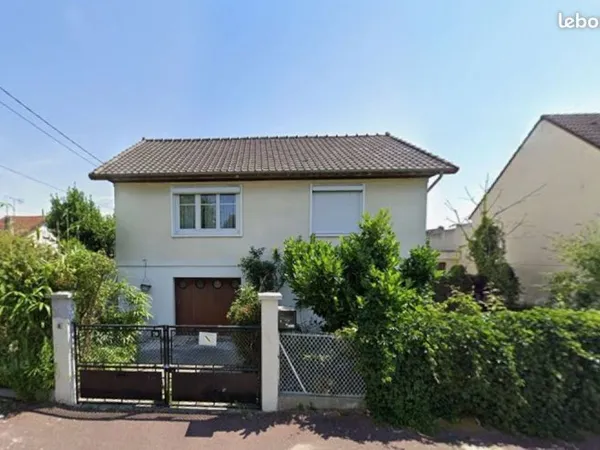 TREMBLAY-EN-FRANCE Maison de 5 pièces avec jardin et garages + une dépendance accès privé