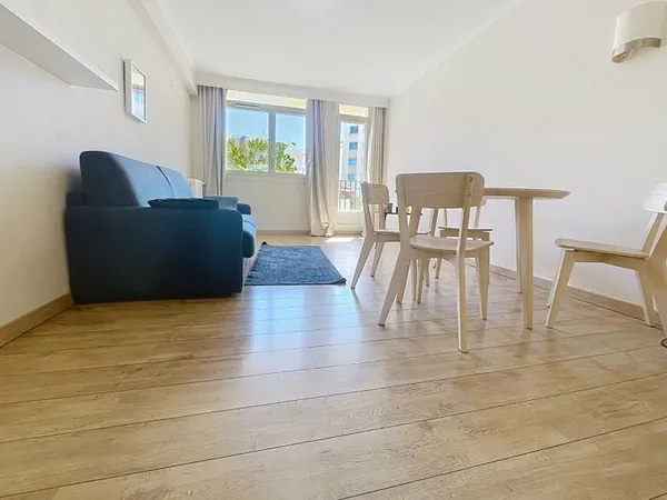 Appartement Issy Les Moulineaux 3 pièce(s) 55.44 m2 balcon traversant lumineux calme