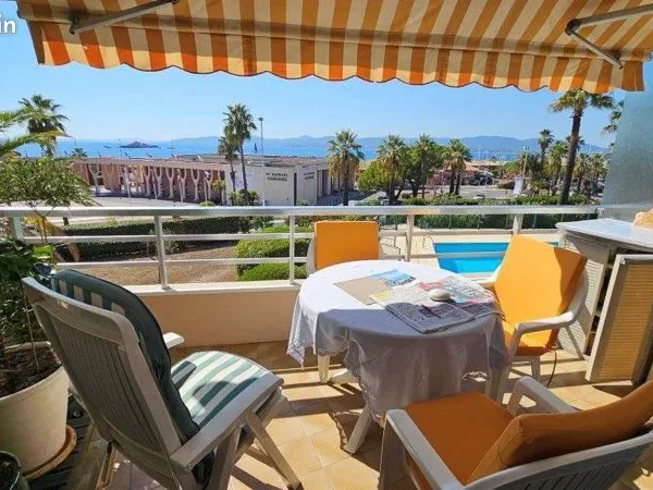 Appartement saint Raphaël LE MEXICO vue mer terrasse place de parking résidence sécurisé 31m2