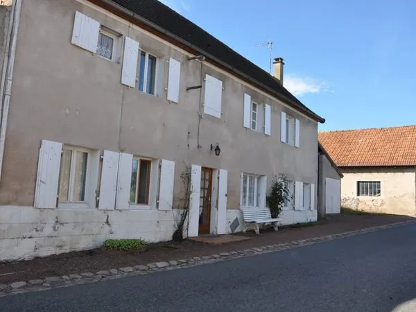Jolie maison de village avec 3 chambres et plusieurs dépenda