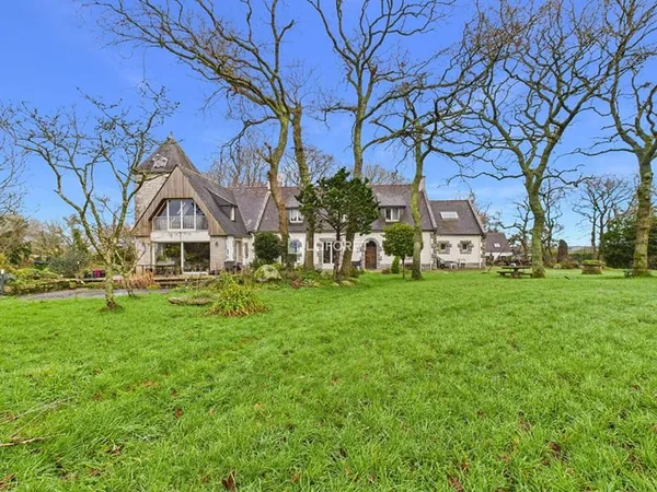 Propriété Mahalon - 13 pièce(s) 323 m2