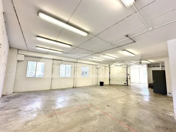 Local d'activité 300 m²