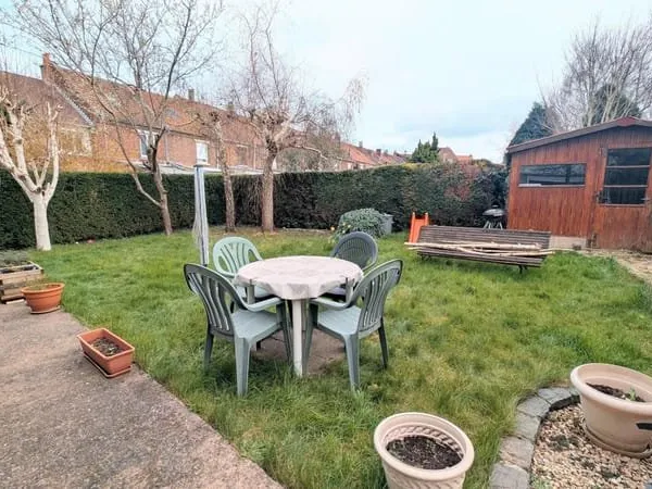 Maison individuelle, jardin, garage et stationnement privatif, à 10 minutes à pied de la gare