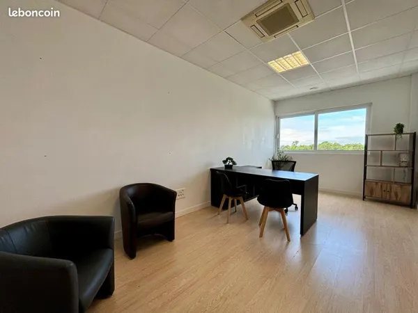 A louer grand bureau de 29.55 m² - ZONE DE BEAULIEU