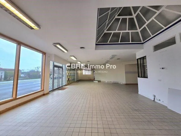 Local commercial 440 m²
