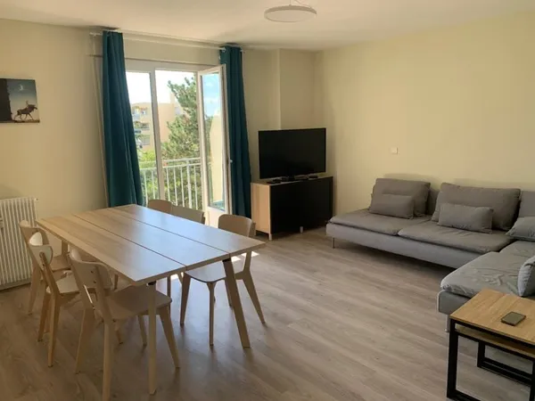 BRON T5 4 chambres T5 de 98,7 M2 entièrement rénové ascenseu