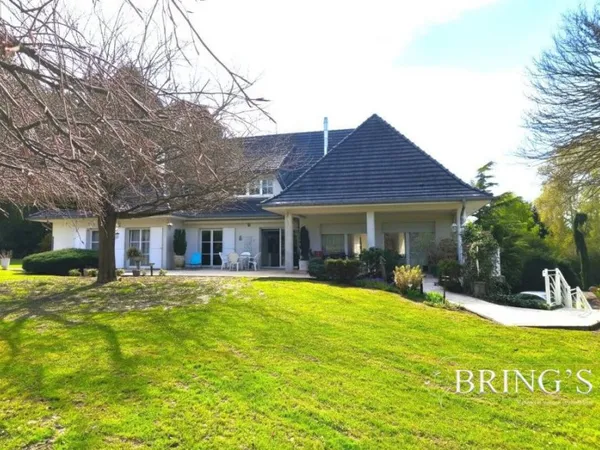 Maison 10 pièces 353 m²