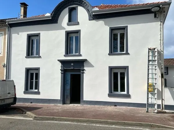 F 4 à louer