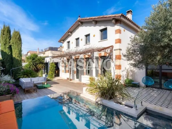 Vente Maison 6 pièces de 220m² - 13012 Marseille