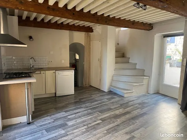 Veyre-Monton - Maison de bourg 70 m² avec terrasse, 3 chambres , cuvage & cave