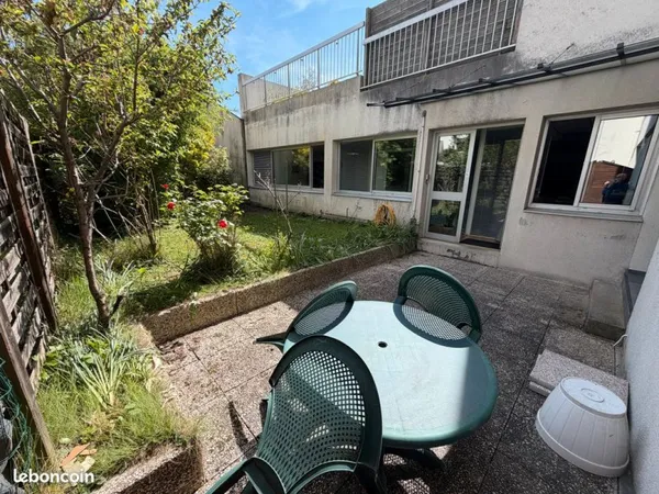 Locaux professionnels environ 219m² + jardin privatif 60m2 - Centre Garches (92380)