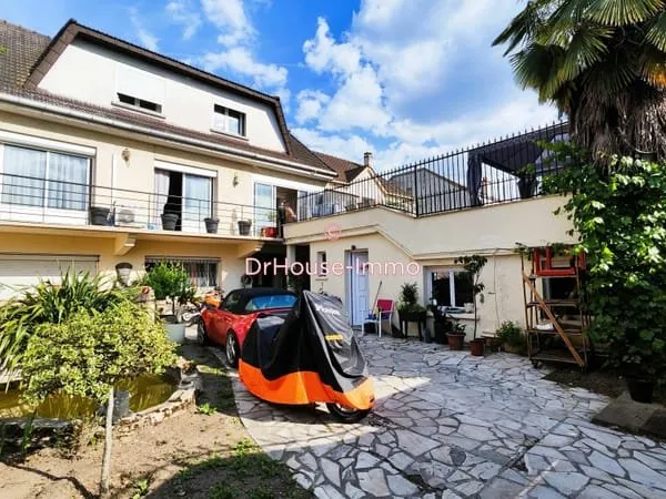 Maison Familiale de 320 m² à Fort Potentiel d'Aménagement - Adamville
