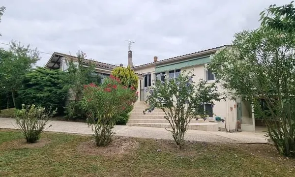 Maison d'architecte sur 1270 m² de terrain