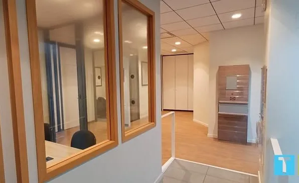 Bureau et espace de travail Vente Bagnères-de-Luchon  140m² 150000€